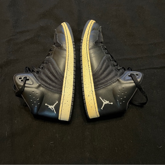 Nike Air Jordan 1 Flight 4 Black Hightop Sneakers (7Y) - Picture 2 of 6